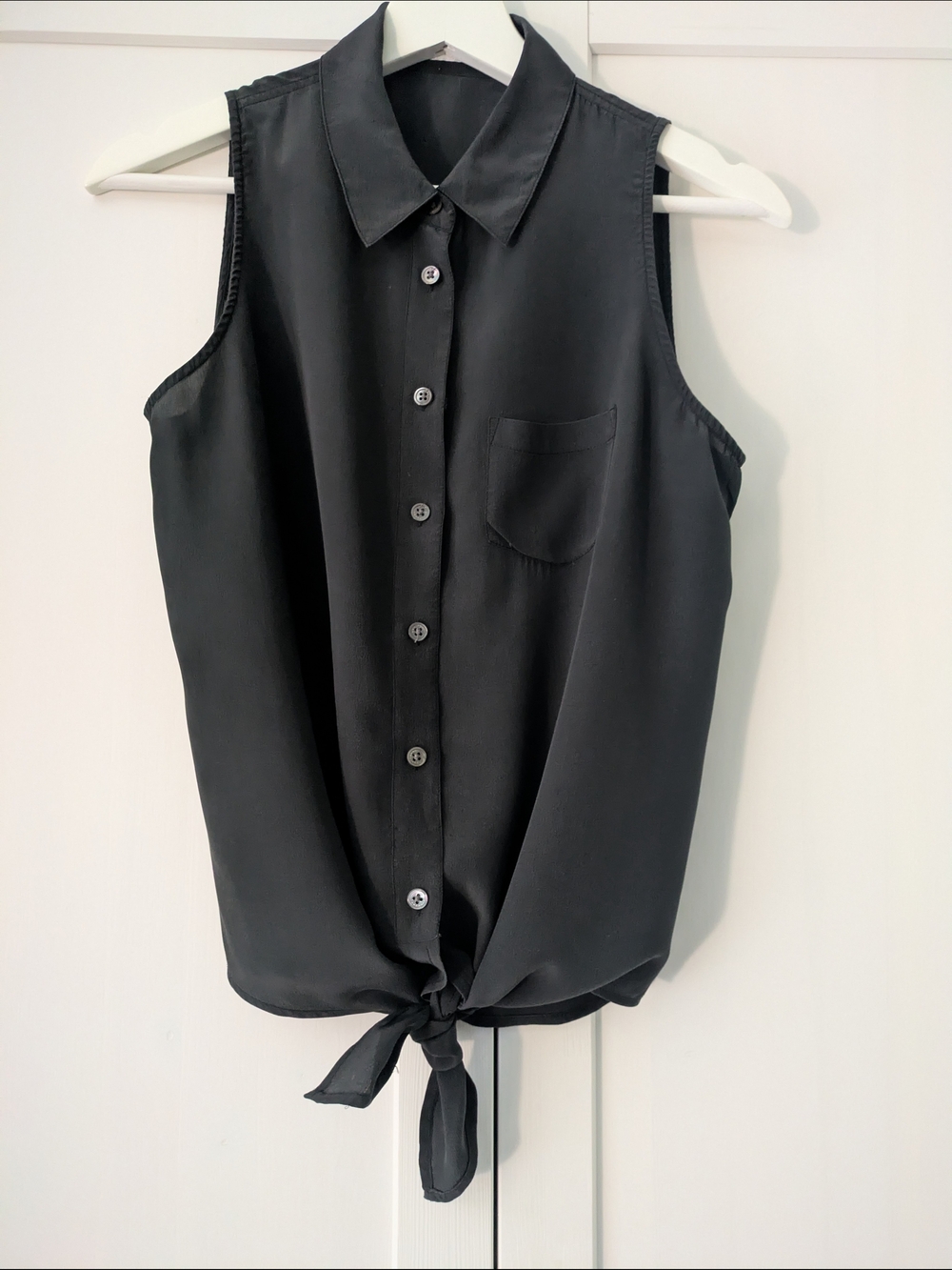 Equipment Mina Soft Black 100% Silk Sleeveless Tie Front Button Up Top Blouse S